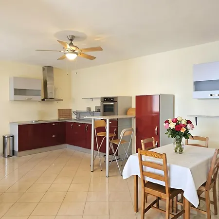 Janosh Front Line In Apartament *