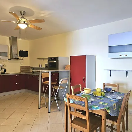 Appartement Janosh Front Line In